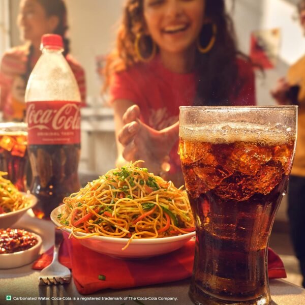 Coca-Cola Original Cold Drink | Soft Drink With Refreshing Fizz | Delicious Cola Flavour | Pet Bottle, 1 L